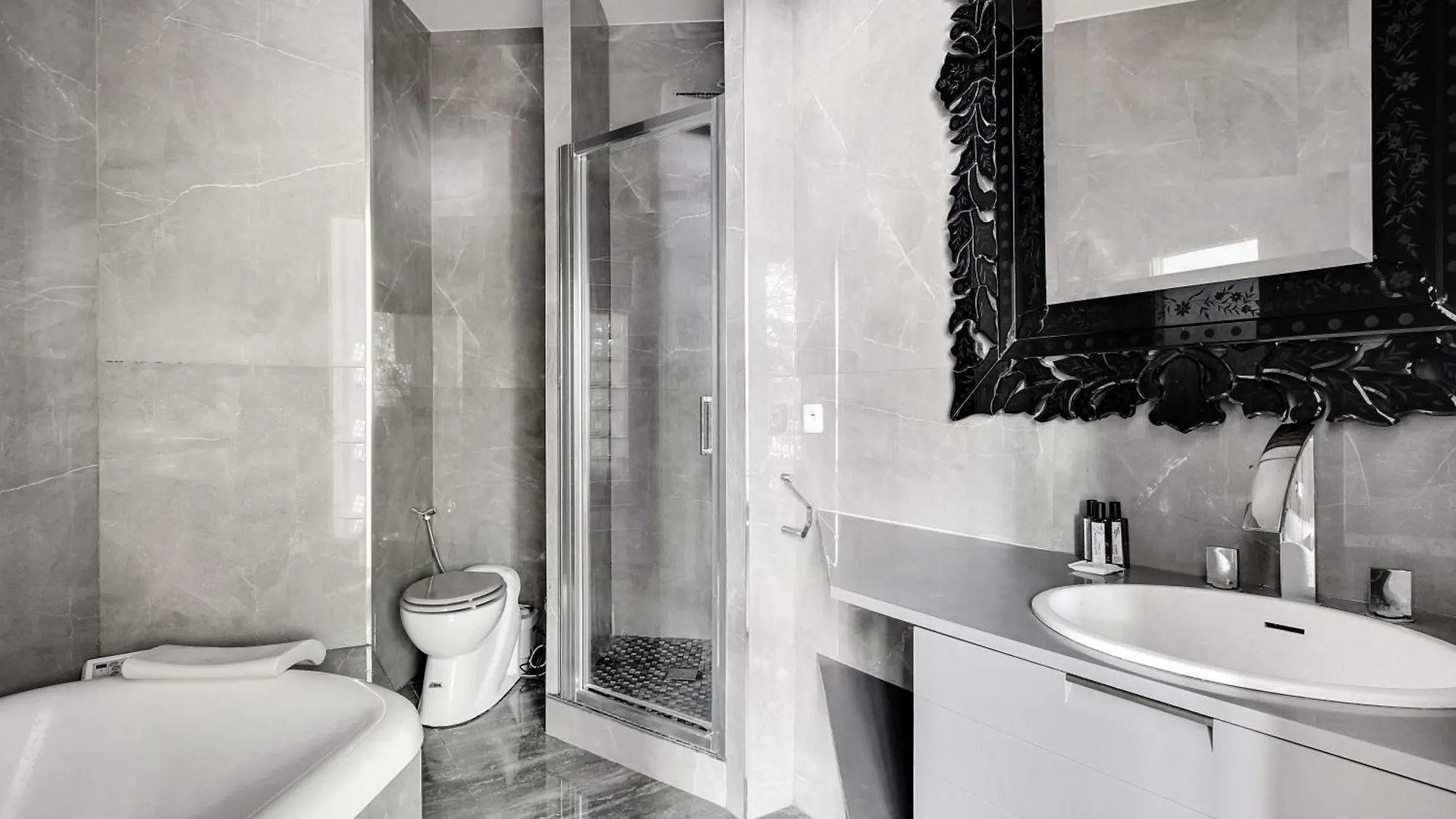 Magnificent Appt - 2bd-4p - Georges V - Champs-elysees * Paris
