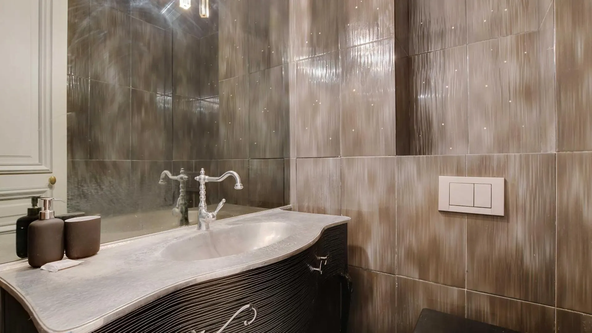 Apartment Magnificent Appt - 2bd-4p - Georges V - Champs-elysees Paris